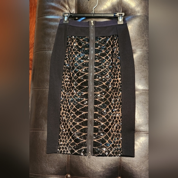 BCBGMaxAzria pencil skirt with sequins - Picture 2 of 9